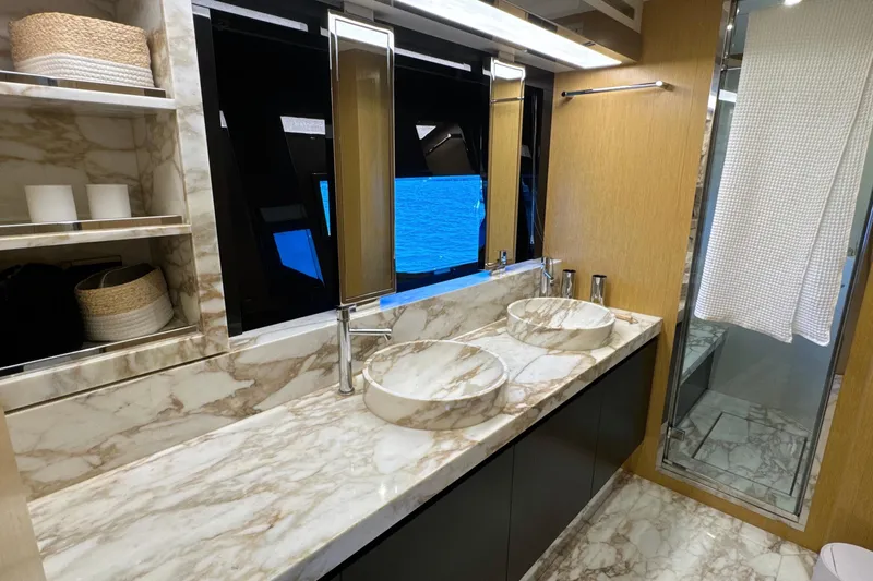 Hercules II Yacht Photos Pics Master Head