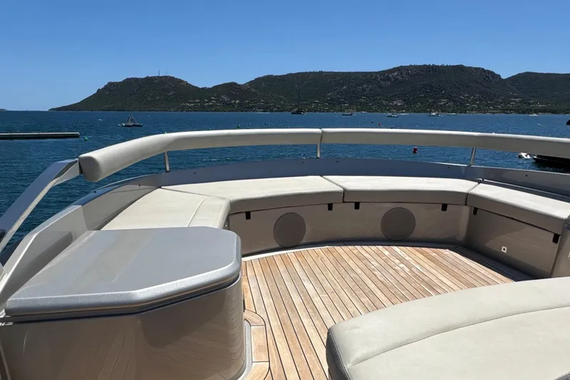 Hercules II Yacht Photos Pics Flybridge Lounge