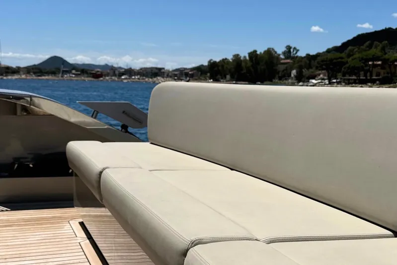 Hercules II Yacht Photos Pics Main Deck Aft Lounge