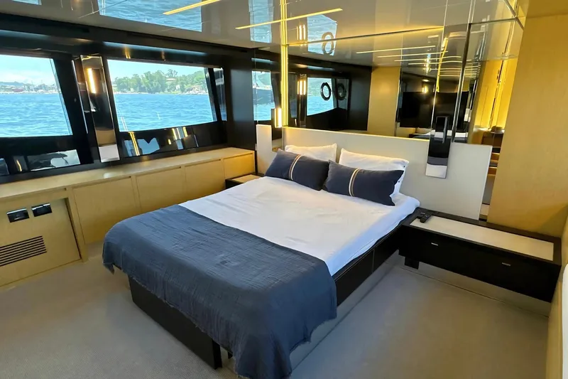 Hercules II Yacht Photos Pics Master Stateroom