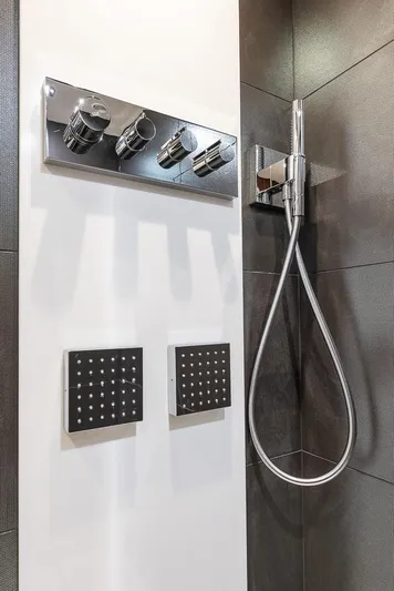 Insignia Yacht Photos Pics 