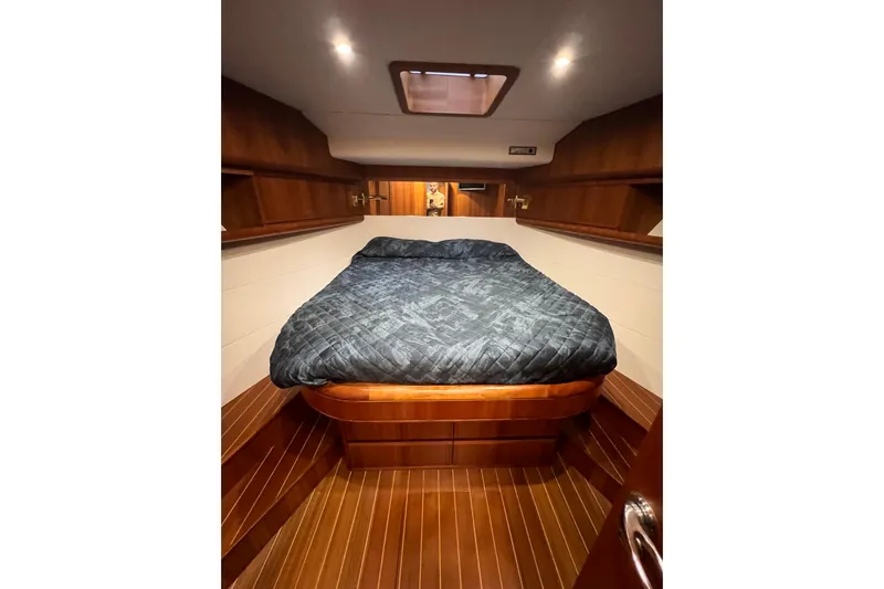 Yacht Photos Pics Luxurious cabin interior of 2009 Cantieri Estensi Goldstar 42 Fly yacht.