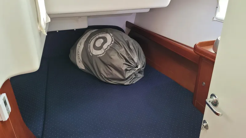 Water Lilly Yacht Photos Pics Port-side Aft Cabin