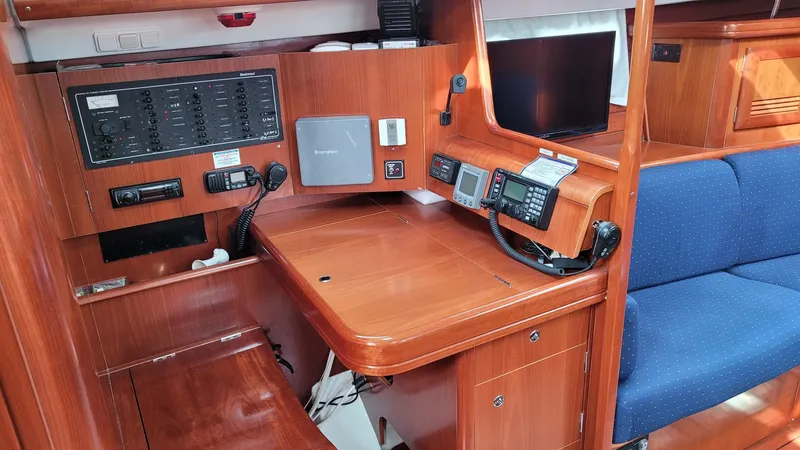 Water Lilly Yacht Photos Pics Nav Station