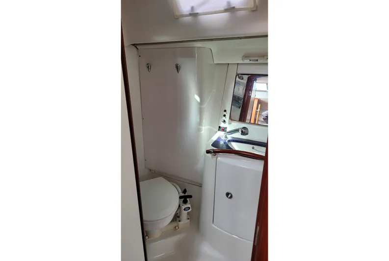 Water Lilly Yacht Photos Pics Main Head w/ Shower