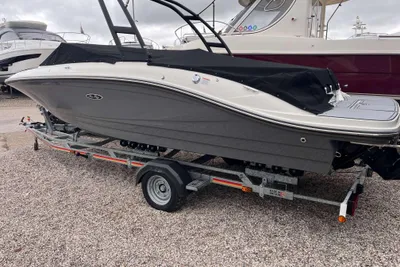 2023 Sea Ray SPX 210