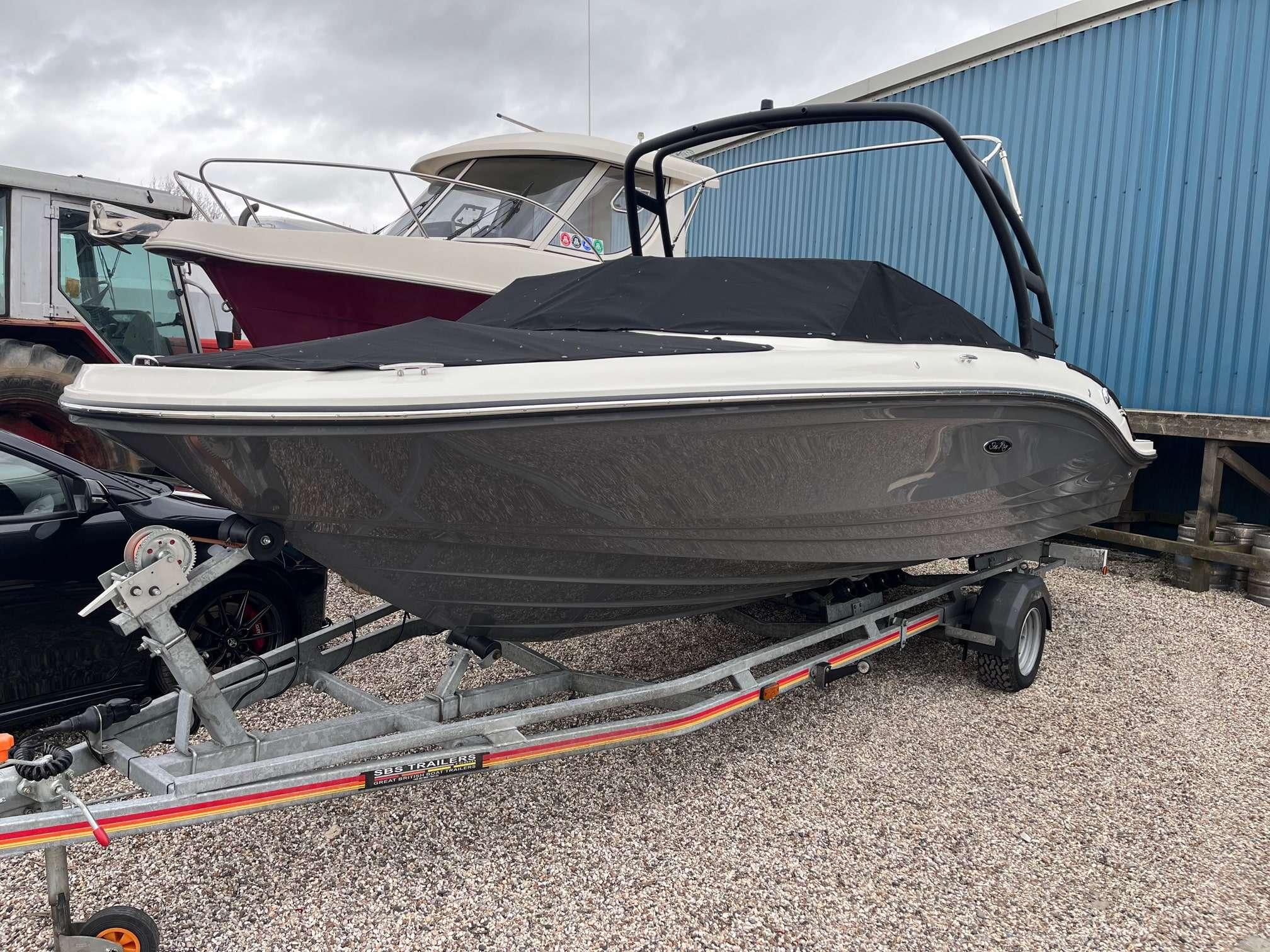 2023 Sea Ray 210 SPXE