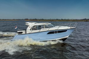 2021 Marex 320 Aft Cabin Cruiser