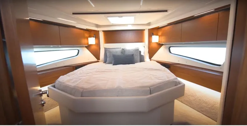 Seeker Yacht Photos Pics Tiara 49 Coupe - V-Berth