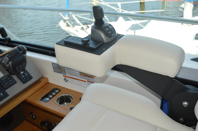 Seeker Yacht Photos Pics Tiara 49 Coupe - Arm Rest