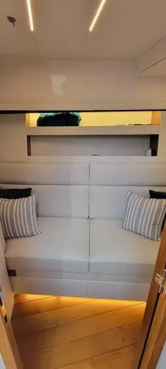 Seeker Yacht Photos Pics Tiara 49 Coupe - 3rd Berth (2)