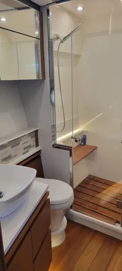 Seeker Yacht Photos Pics Tiara 49 Coupe - Guest Head (3)