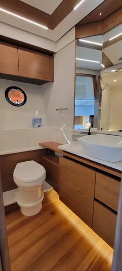 Seeker Yacht Photos Pics Tiara 49 Coupe - Owner's Head (2)