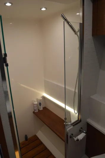 Seeker Yacht Photos Pics Tiara 49 Coupe - Owner's Shower (2)