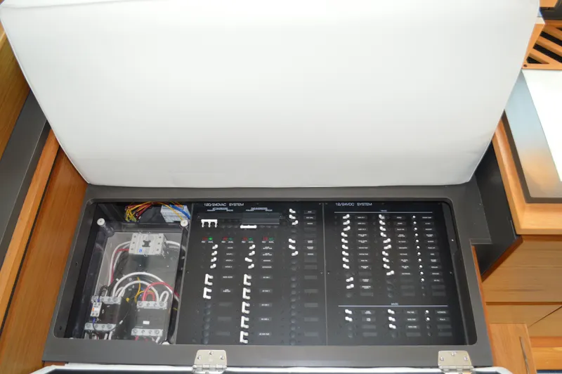 Seeker Yacht Photos Pics Tiara 49 Coupe - Electrical Cabinet