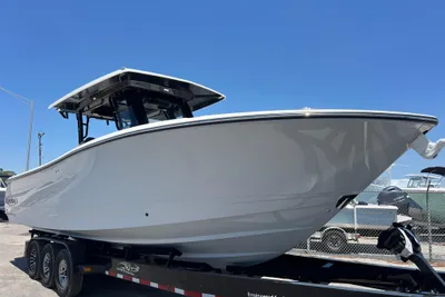 Robalo R300 Center Console