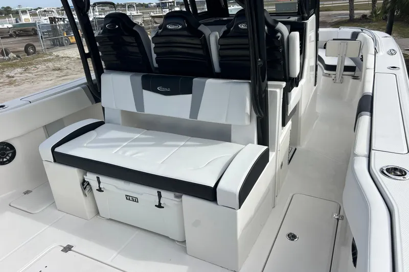  Yacht Photos Pics 2025 Robalo R300 Center Console boat interior with seating and storage.