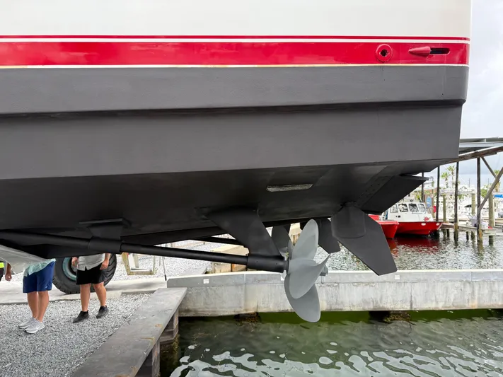 Farmers Daughter Yacht Photos Pics 2004 Viking 45 Convertible boat propeller and hull at marina dock.