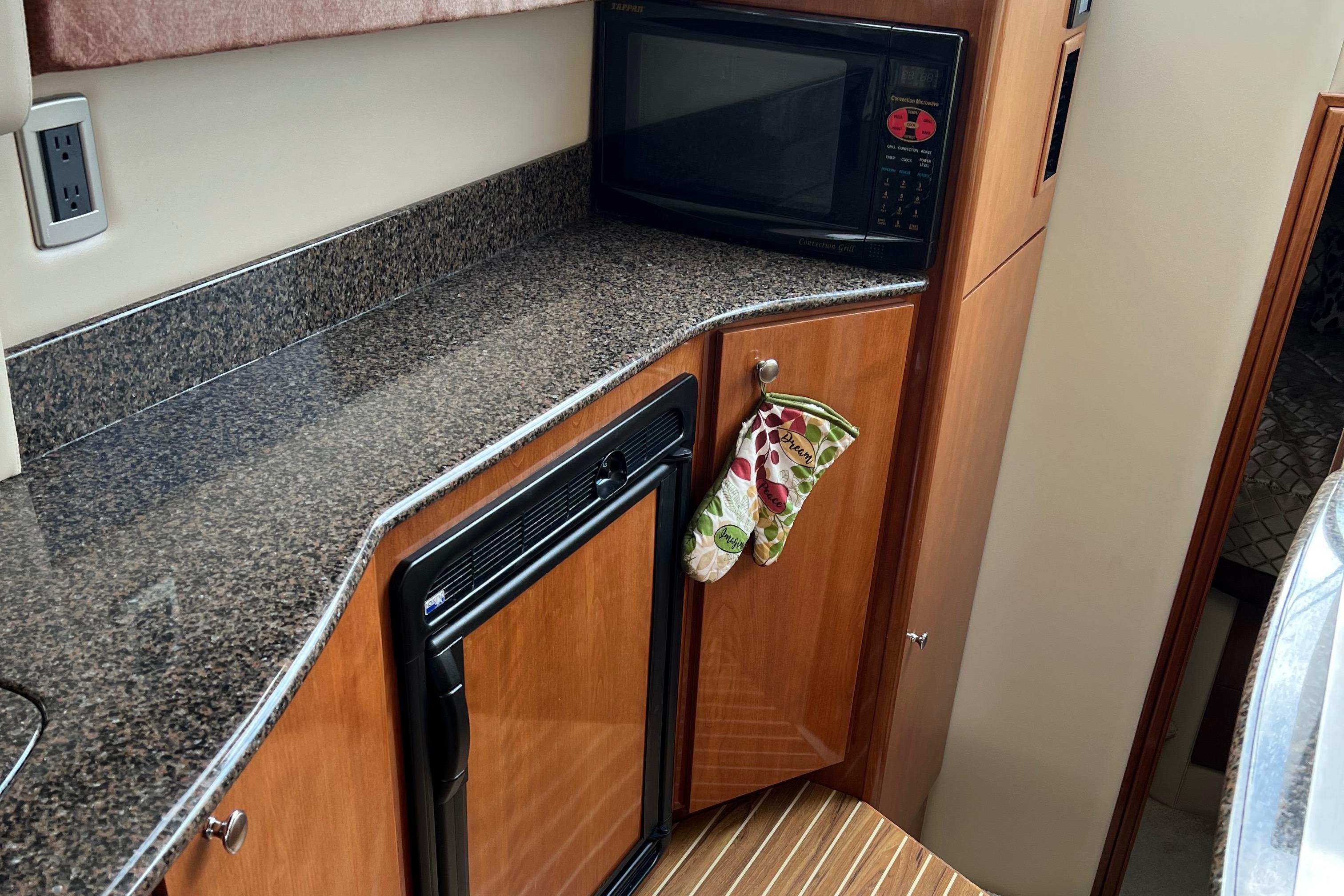 2006 Meridian 341 Sedan Motor Yachts for sale - YachtWorld