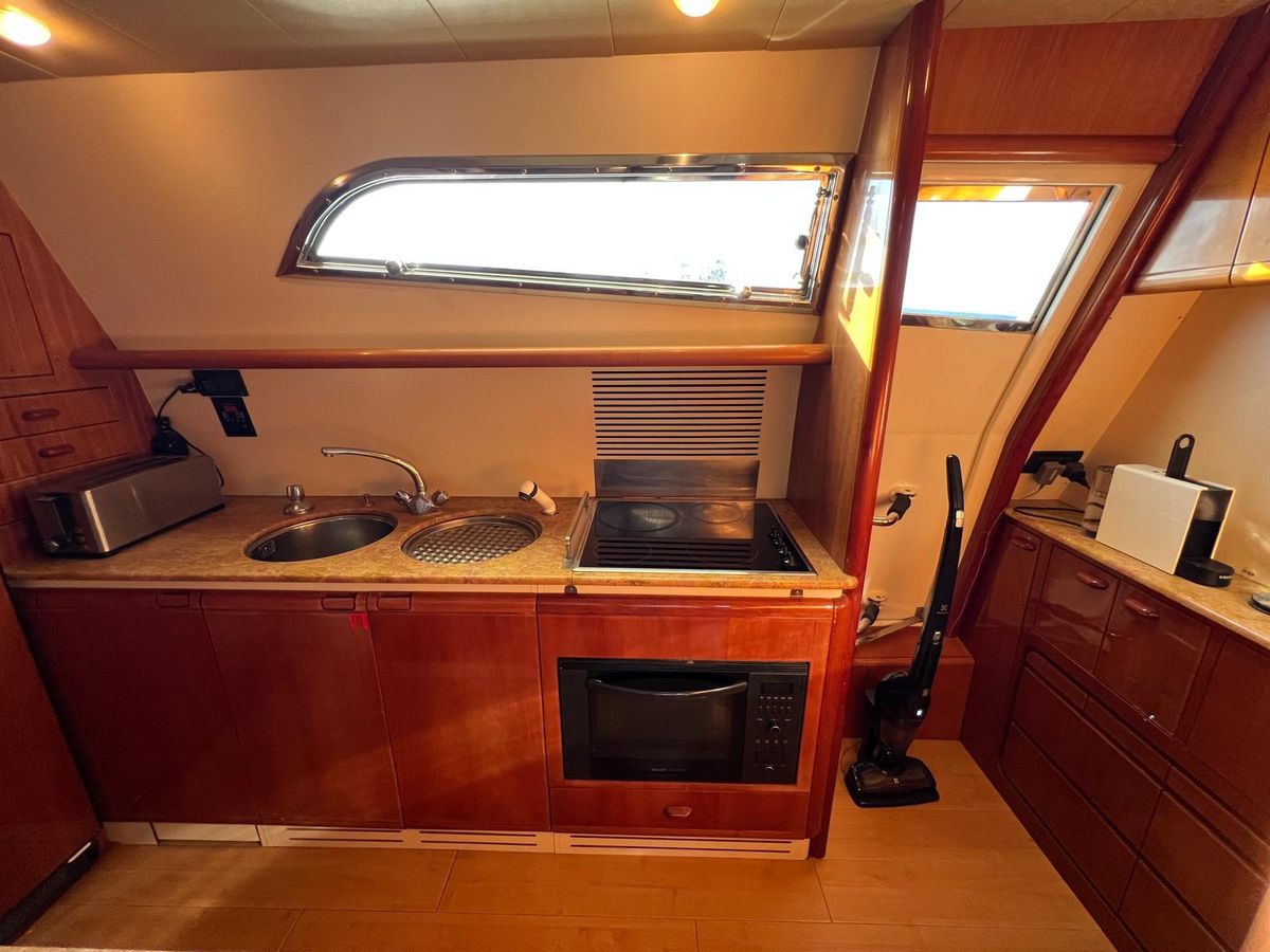 2002 Ferretti Yachts 78 