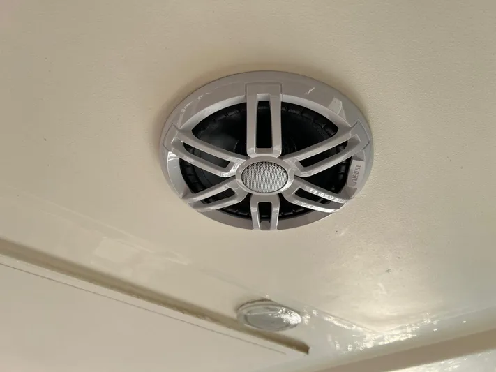  Yacht Photos Pics Ceiling speaker on 2002 Ferretti Yachts 810, showcasing modern audio design.