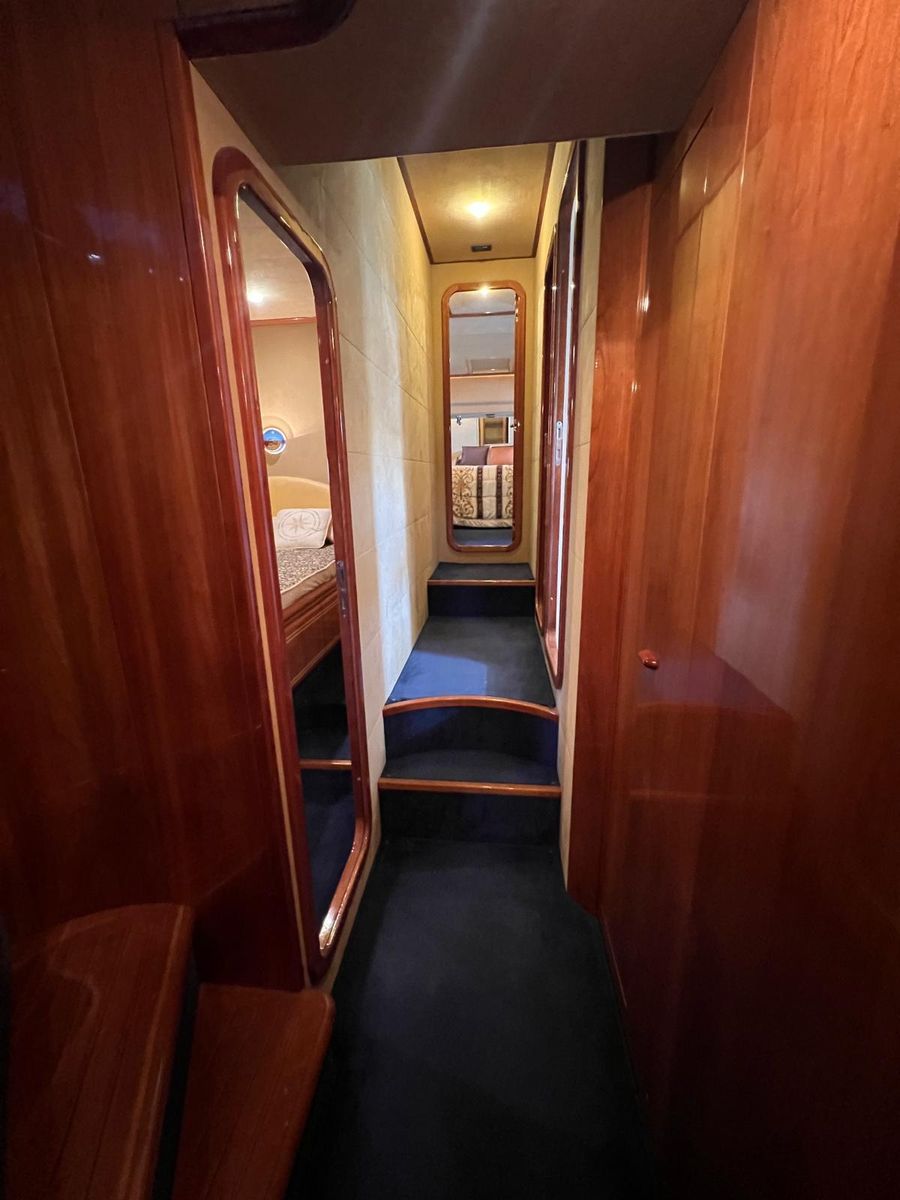 2002 Ferretti Yachts 78 