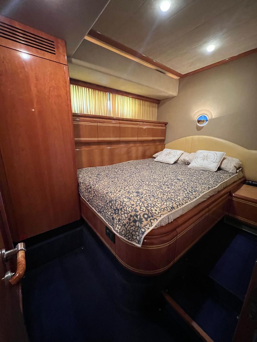 2002 Ferretti Yachts 78 