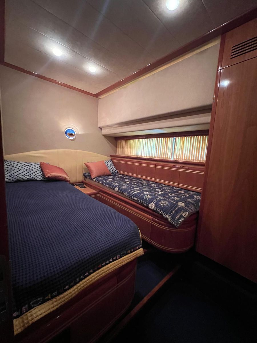 2002 Ferretti Yachts 78 