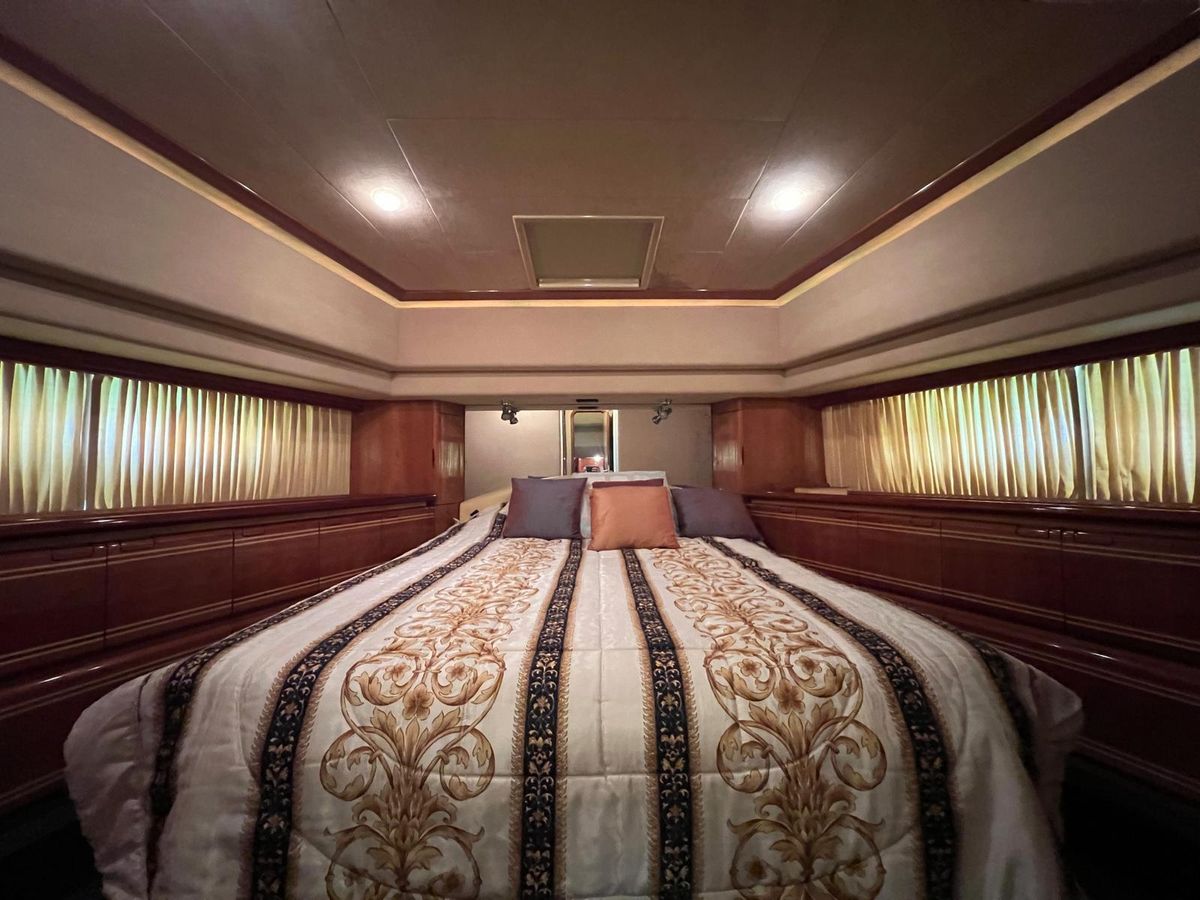 2002 Ferretti Yachts 78 