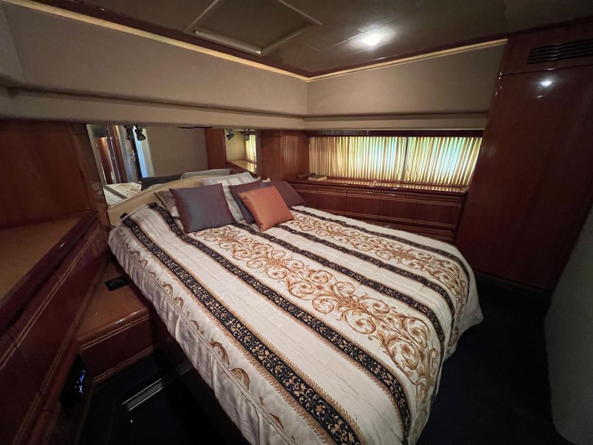 2002 Ferretti Yachts 78 