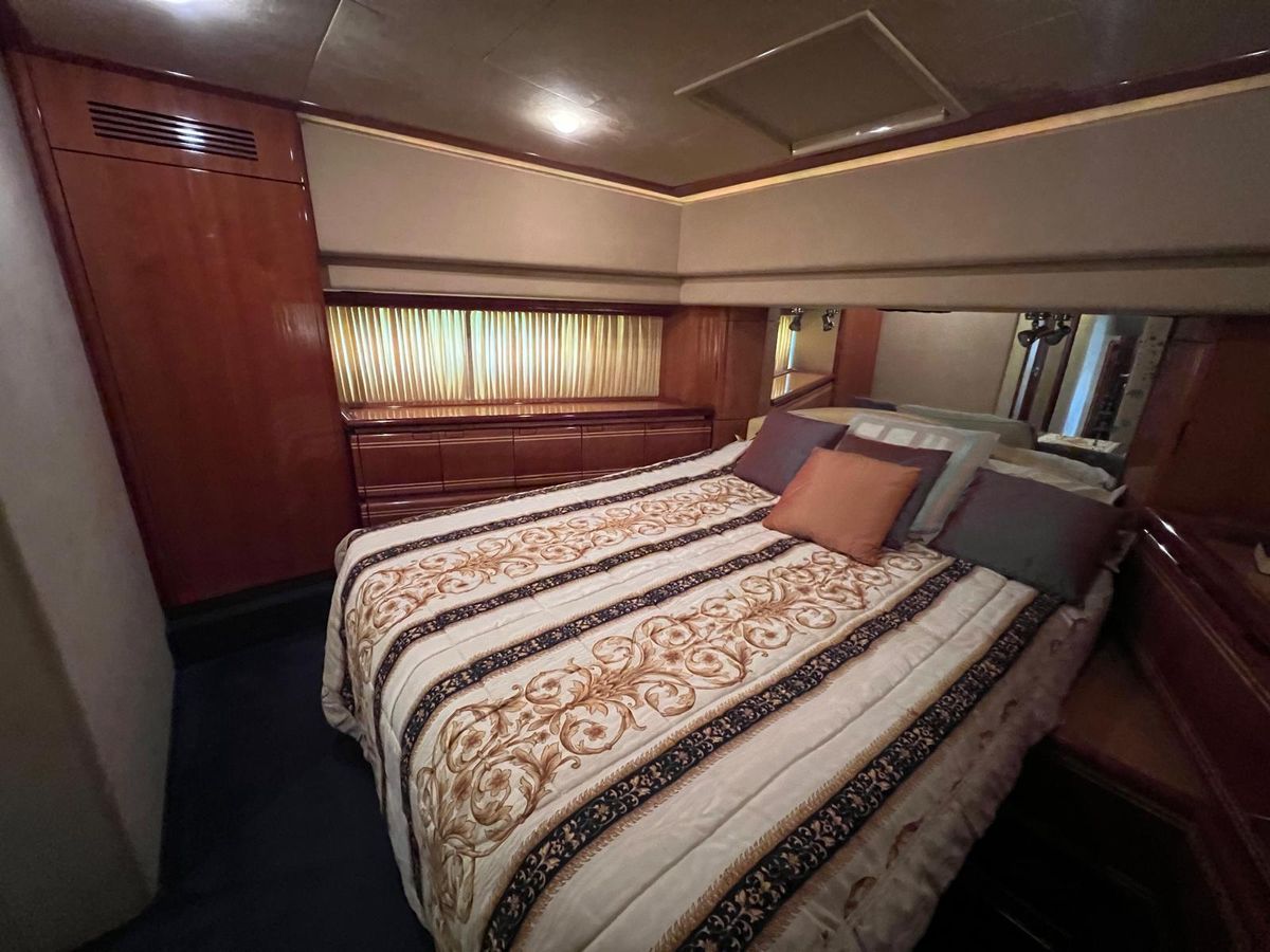 2002 Ferretti Yachts 78 