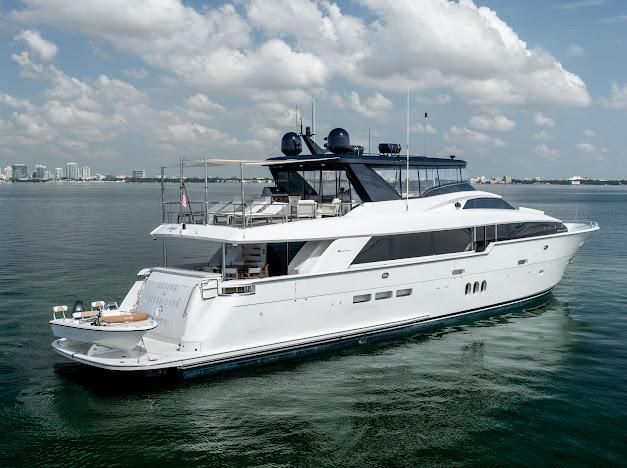 2015 Hatteras 102 