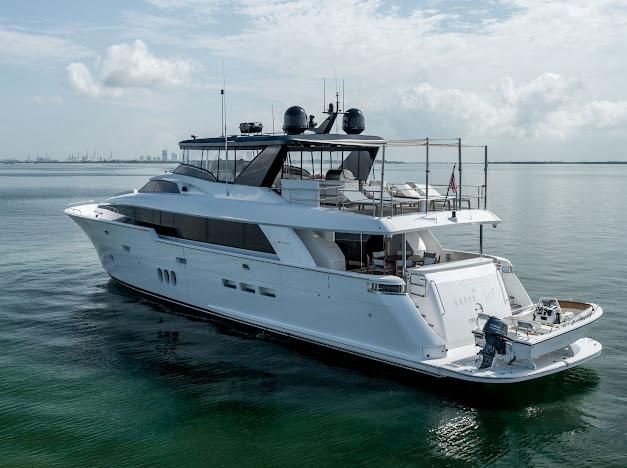 2015 Hatteras 102 