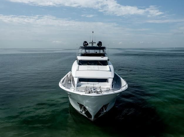 2015 Hatteras 102 