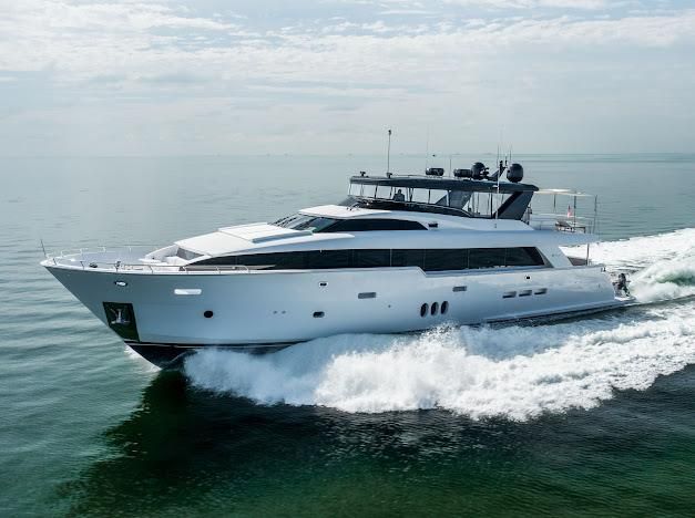 2015 Hatteras 102 