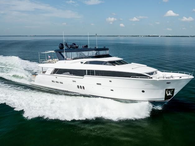 2015 Hatteras 102 