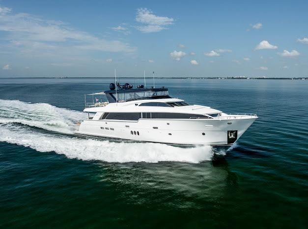 2015 Hatteras 102 