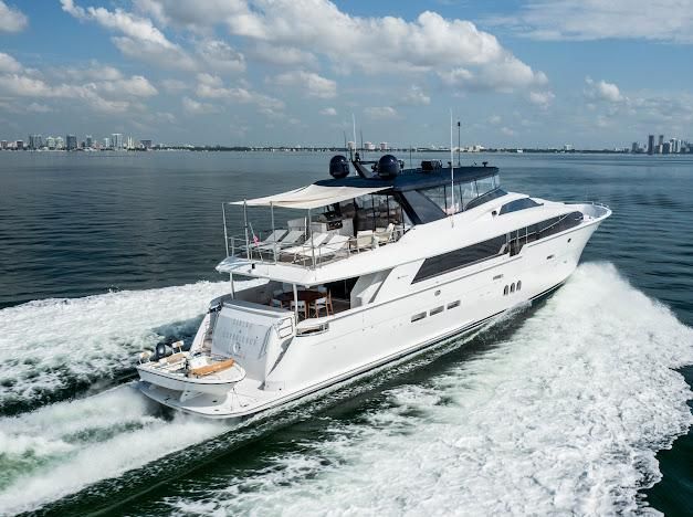 2015 Hatteras 102 