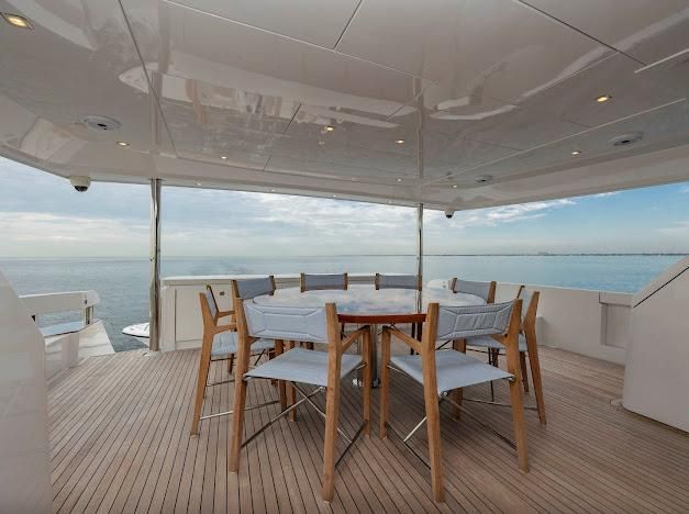 2015 Hatteras 102 
