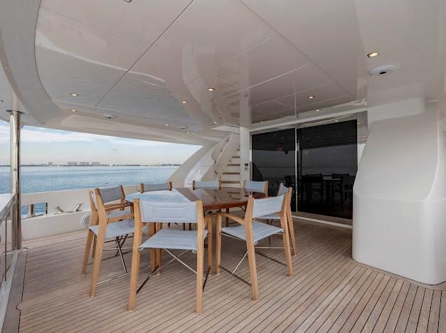 2015 Hatteras 102 