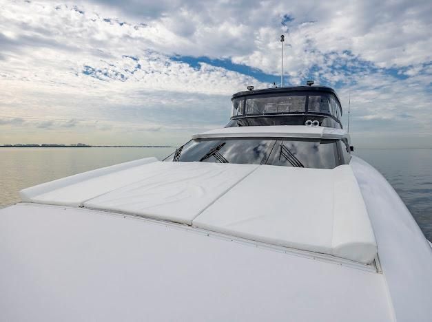 2015 Hatteras 102 