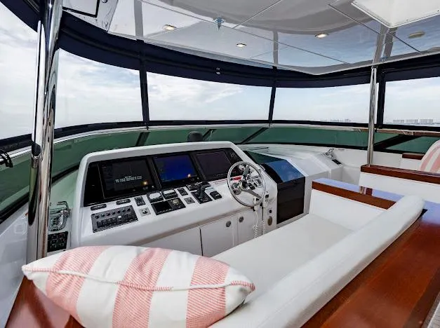 Living The Experience Yacht Photos Pics 2015 Hatteras 100 Raised Pilothouse yacht helm with modern navigation systems and panoramic windows.