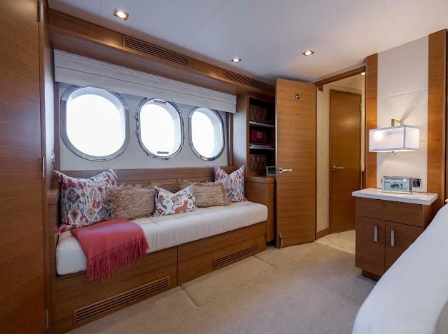 2015 Hatteras 102 