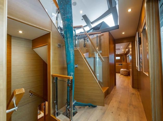 2015 Hatteras 102 