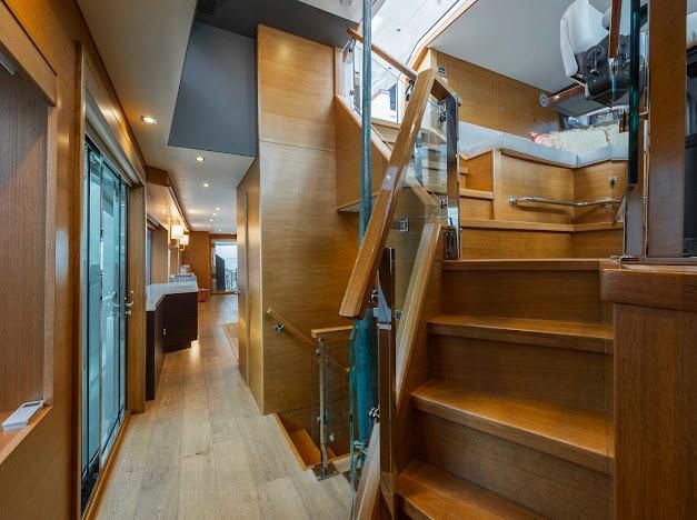 2015 Hatteras 102 