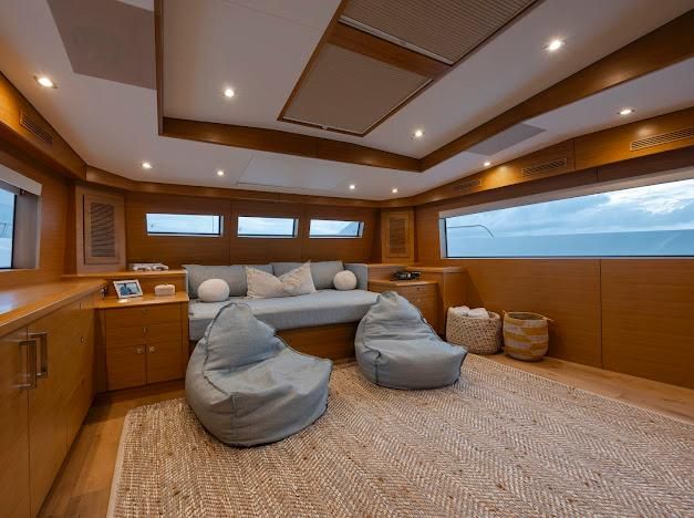 2015 Hatteras 102 