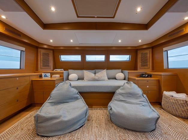 2015 Hatteras 102 