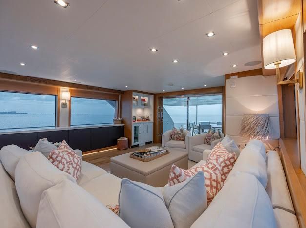 2015 Hatteras 102 