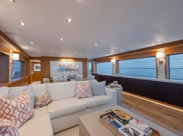2015 Hatteras 102 
