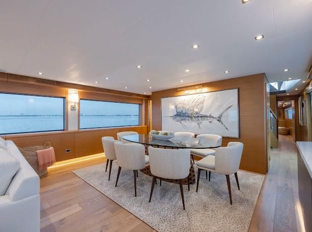 2015 Hatteras 102 